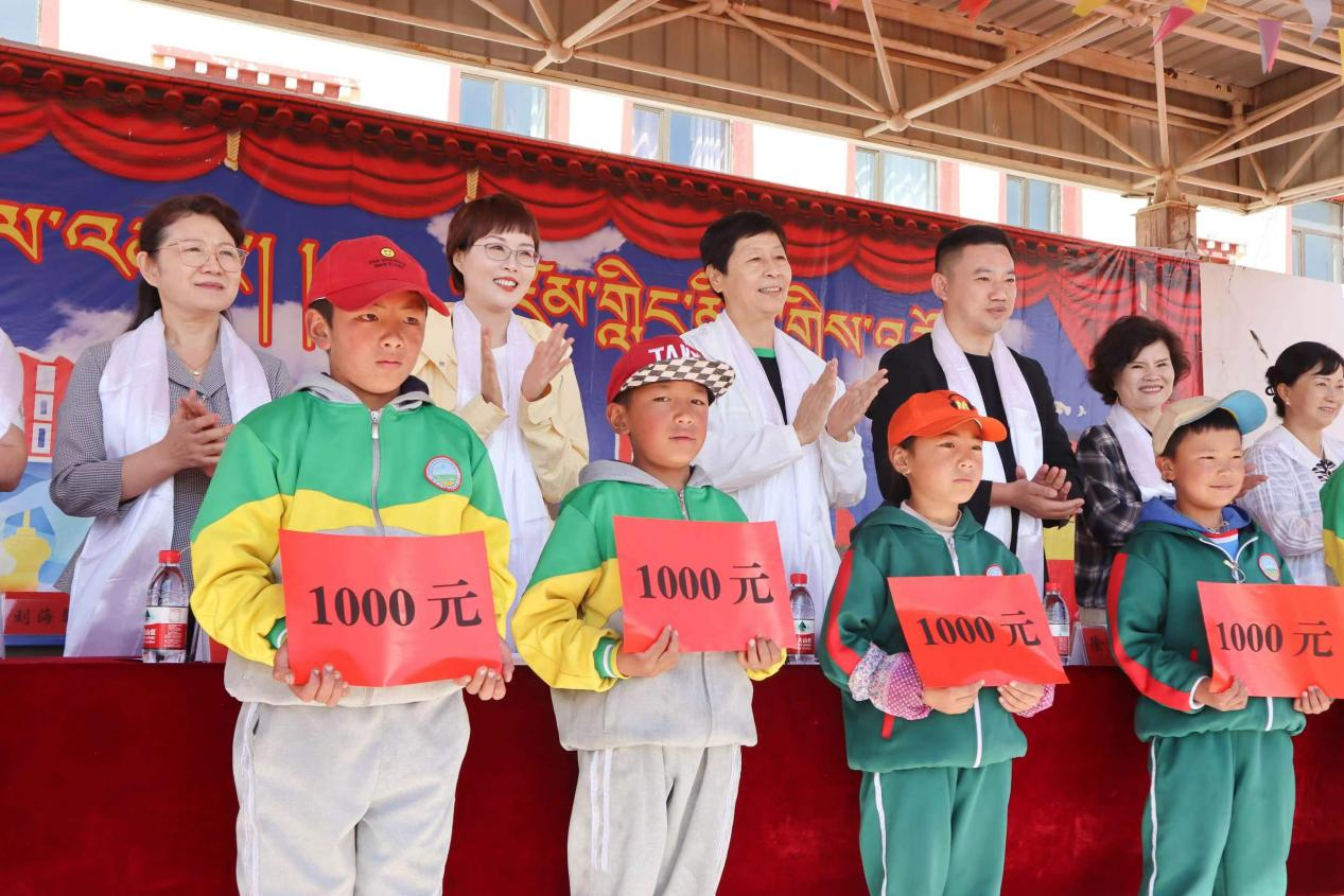 ANU阿奴品牌携手青海妇联开启“华肌阳光童颜公益”，将品牌大爱薪火相传
